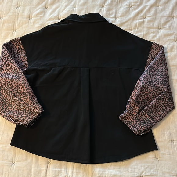 💕2 for $15 - Black and leopard print shirt jacket - Picture 7 of 7